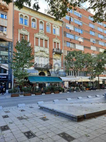 Eladó téglalakás, Budapesten, VI. kerületben, Nagymező utcában