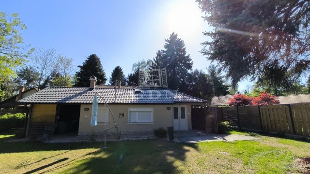 Eladó nyaraló, Szigetmonostorban 44.9 M Ft, 2 szobás