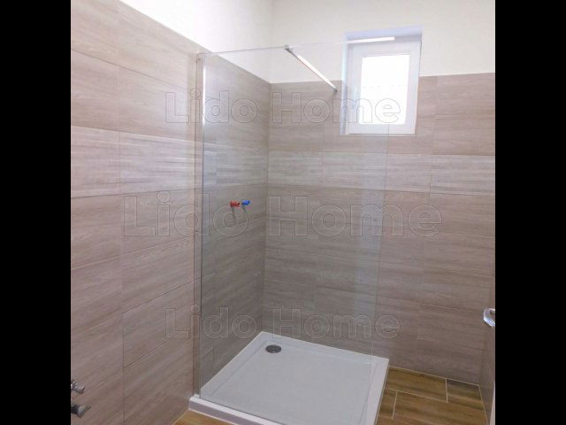 Eladó családi ház, Dombóváron 32.999 M Ft, 8 szobás