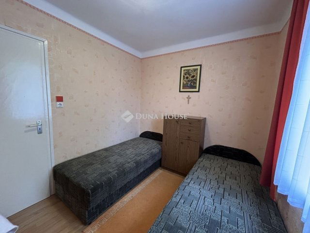 Eladó nyaraló, Dávodon 18 M Ft, 4 szobás / költözzbe.hu