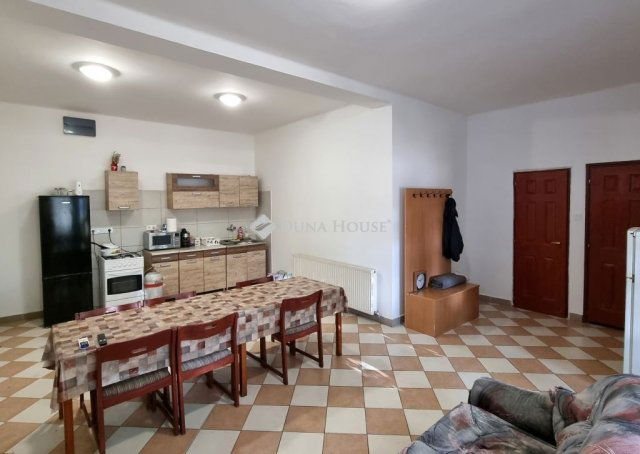 Eladó családi ház, Papkeszin 89.9 M Ft, 9 szobás