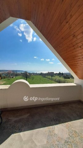 Eladó nyaraló, Balatonalmádiban 321 M Ft, 3+1 szobás