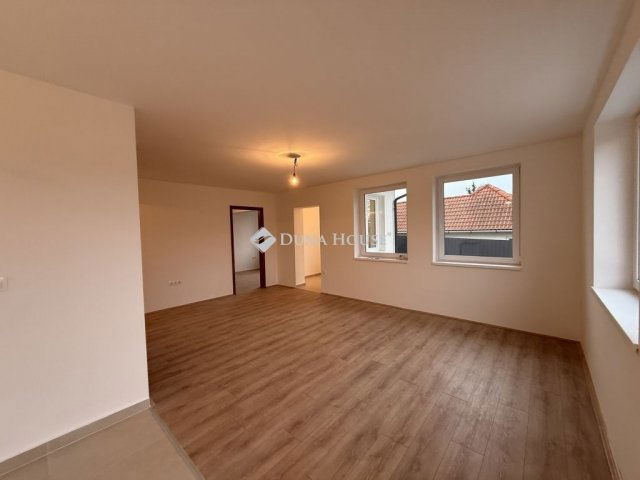 Eladó családi ház, Hosszúhetényen 84.9 M Ft, 5 szobás