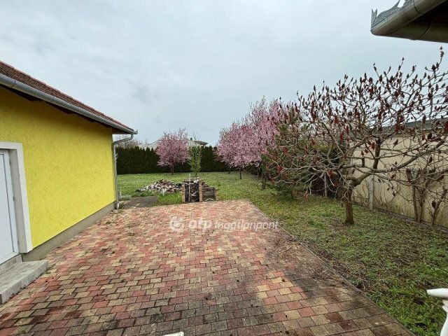 Eladó családi ház, Mohácson 115 M Ft, 3 szobás