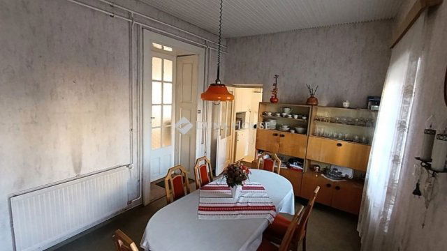 Eladó téglalakás, Mohácson 47.9 M Ft, 3 szobás