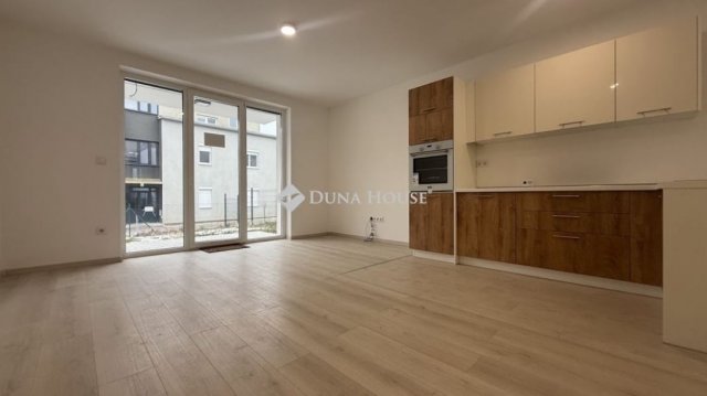 Eladó téglalakás, Szombathelyen 72.5 M Ft, 1+2 szobás