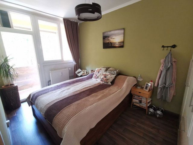 Eladó panellakás, Szegeden, Vág utcában 74 M Ft, 2+2 szobás