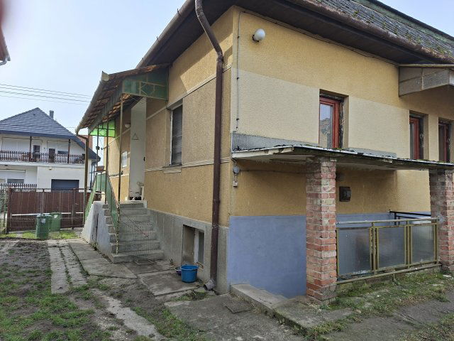 Eladó családi ház, Zsámbokon 45 M Ft, 3 szobás