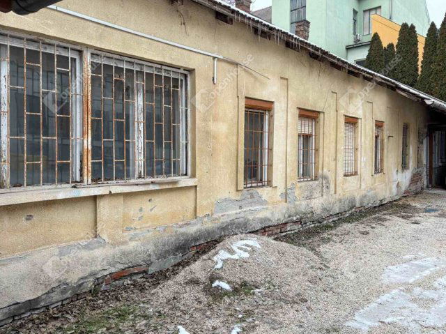 Eladó téglalakás, Szegeden 75 M Ft, 4 szobás