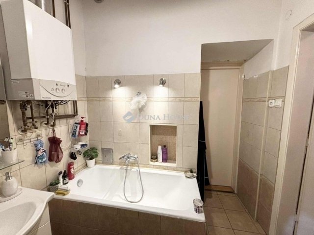 Eladó téglalakás, Budapesten, VI. kerületben 99.9 M Ft, 2 szobás