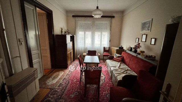 Eladó családi ház, Pápán 36.9 M Ft, 2 szobás