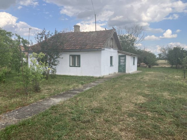 Eladó családi ház, Karcagon 7.5 M Ft, 2 szobás