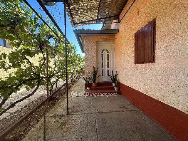 Eladó családi ház, Kunágotán 13.2 M Ft, 4 szobás