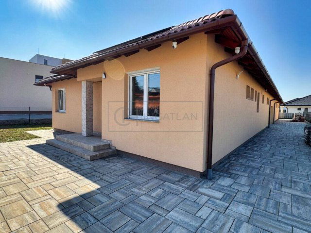 Eladó családi ház, Székesfehérvárott 110 M Ft, 5 szobás