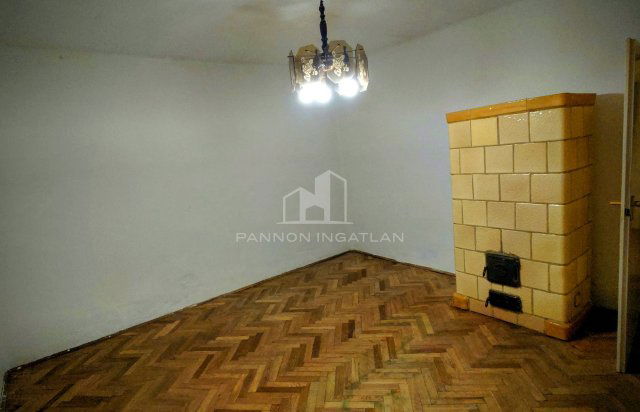 Kiadó családi ház, albérlet, Veszprémben 150 E Ft / hó