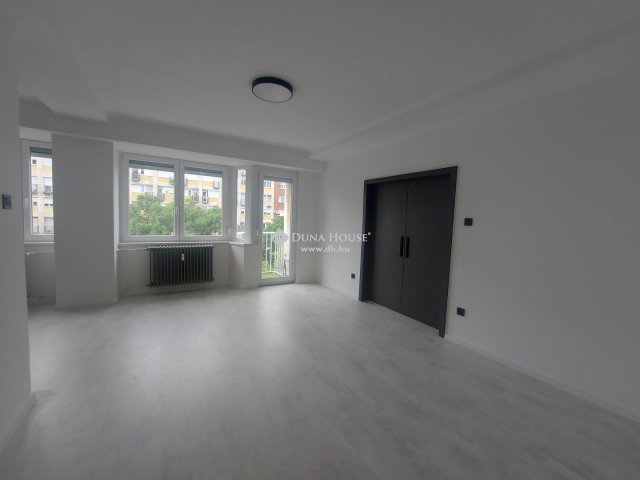 Eladó téglalakás, Pécsett 68.9 M Ft, 2 szobás