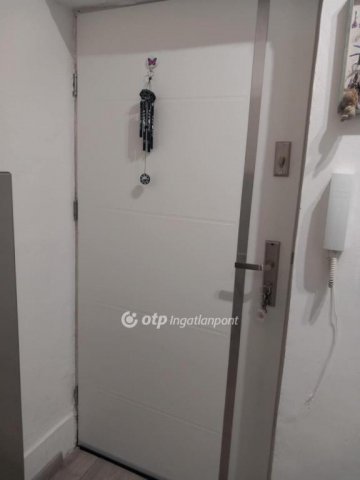 Eladó téglalakás, Ajkán 28.5 M Ft, 1 szobás