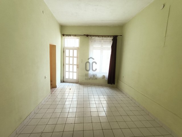Kiadó téglalakás, albérlet, Pápán 60 E Ft / hó, 2 szobás
