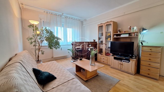 Eladó panellakás, Szegeden 56.9 M Ft, 2+2 szobás