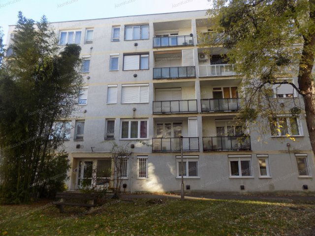 Eladó téglalakás, Kaposváron 30.49 M Ft, 3 szobás