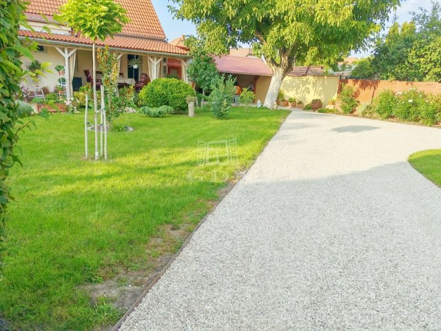 Eladó családi ház, Keszthelyen 118.972 M Ft, 4 szobás