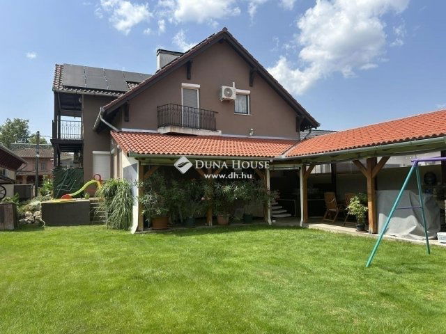 Eladó családi ház, Vecsésen 172 M Ft, 6 szobás