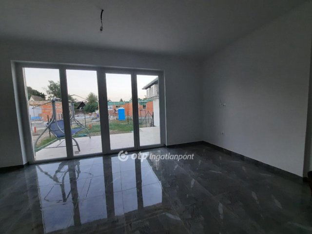 Eladó ikerház, Monorierdőn 65 M Ft, 4 szobás
