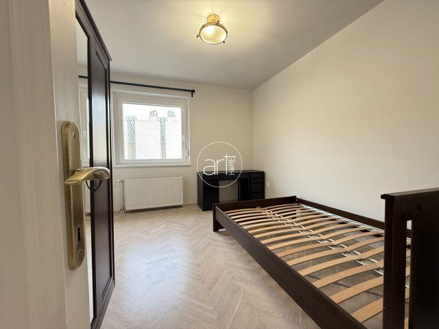 Kiadó téglalakás, albérlet, Szegeden, Dugonics téren, 4 szobás