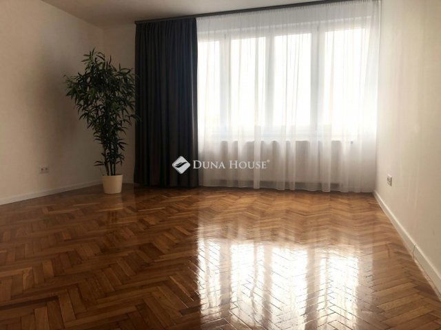 Eladó téglalakás, Pécsett 63.9 M Ft, 2 szobás