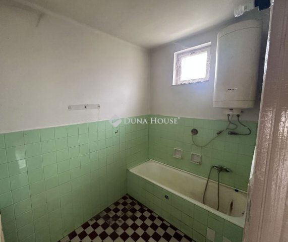 Eladó családi ház, Makón 32.9 M Ft, 3 szobás