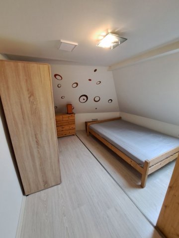 Kiadó téglalakás, albérlet, Debrecenben 295 E Ft / hó, 4 szobás