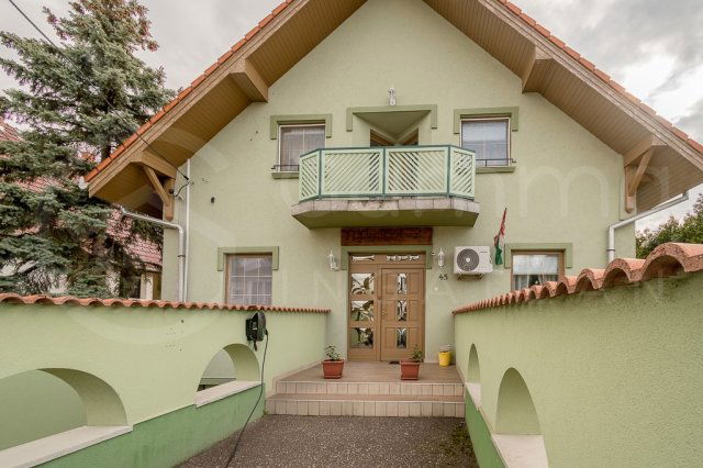 Eladó családi ház, Egerszalókon 150 M Ft, 7 szobás