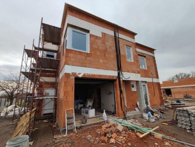 Eladó ikerház, Budapesten, XVIII. kerületben 139.9 M Ft, 5 szobás