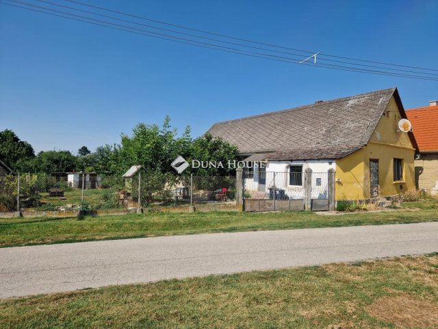 Eladó családi ház, Dunafalván 6.2 M Ft, 3 szobás