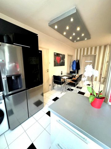 Eladó panellakás, Debrecenben 76.4 M Ft, 3 szobás