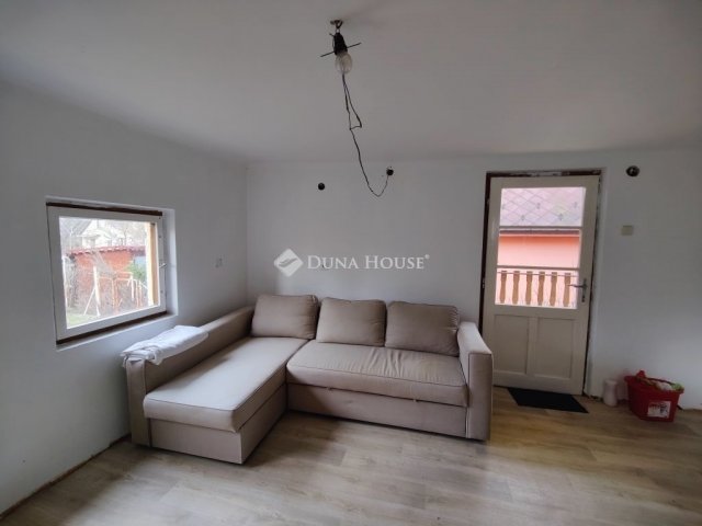 Eladó családi ház, Péterin 35 M Ft, 2 szobás