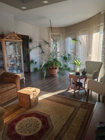 Eladó családi ház, Nyíregyházán 159 M Ft, 9 szobás