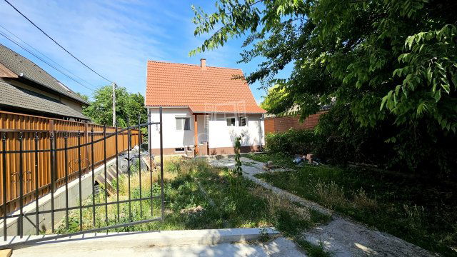 Eladó családi ház, Szigetszentmiklóson 57 M Ft, 3 szobás