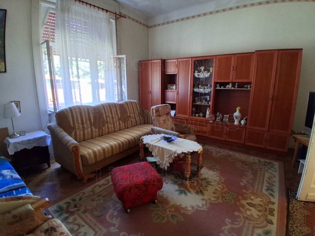 Eladó téglalakás, Dombóváron 21 M Ft, 2 szobás