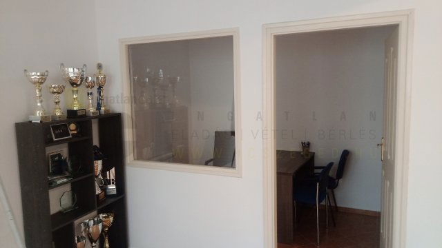 Kiadó iroda, Szegeden, Gogol utcában 384 E Ft / hó
