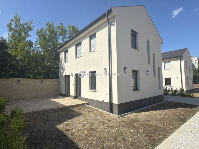 Kiadó családi ház, albérlet, Tatabányán 400 E Ft / hó