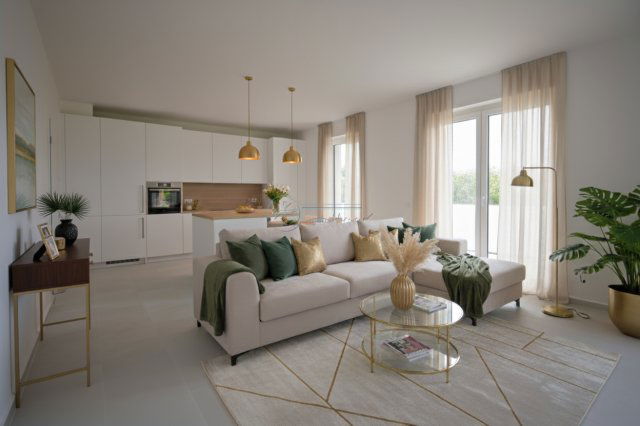 Eladó téglalakás, Szegeden 100 M Ft, 1+2 szobás