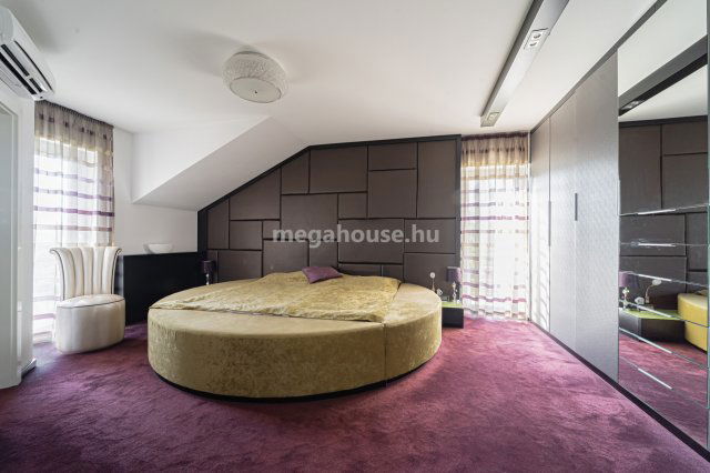 Eladó családi ház, Budaörsön 349 M Ft, 7 szobás