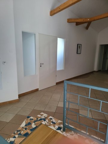 Eladó üzlethelyiség, Székesfehérvárott 0.11 M Ft, 1 szobás