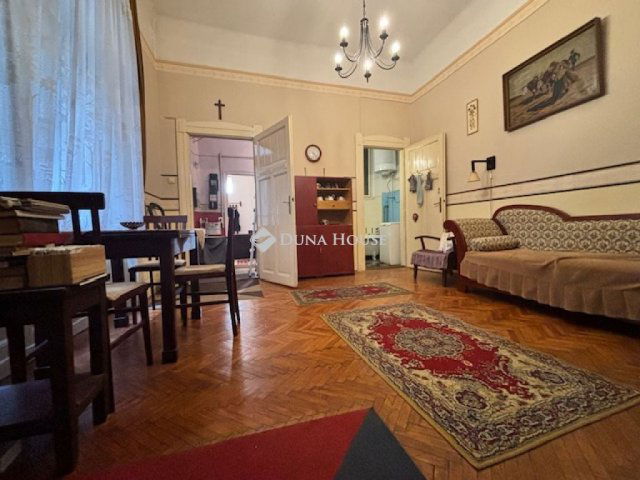 Eladó téglalakás, Budapesten, IX. kerületben, Bakáts téren