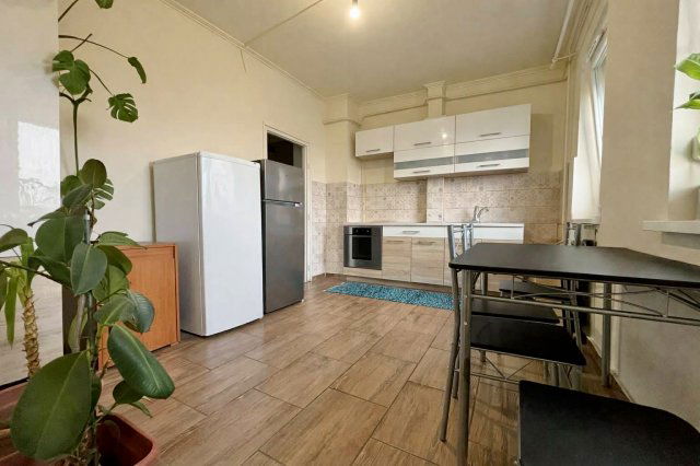 Eladó téglalakás, Pécsett 45.5 M Ft, 2+1 szobás