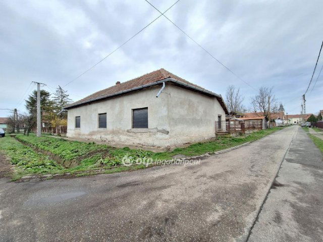 Eladó családi ház, Biharnagybajomban 8.5 M Ft, 3+1 szobás