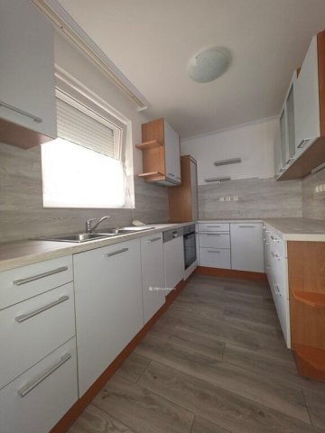 Eladó családi ház, Pápán 119 M Ft, 4+2 szobás