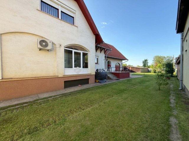 Eladó családi ház, Kiskunmajsán 99.9 M Ft, 6 szobás