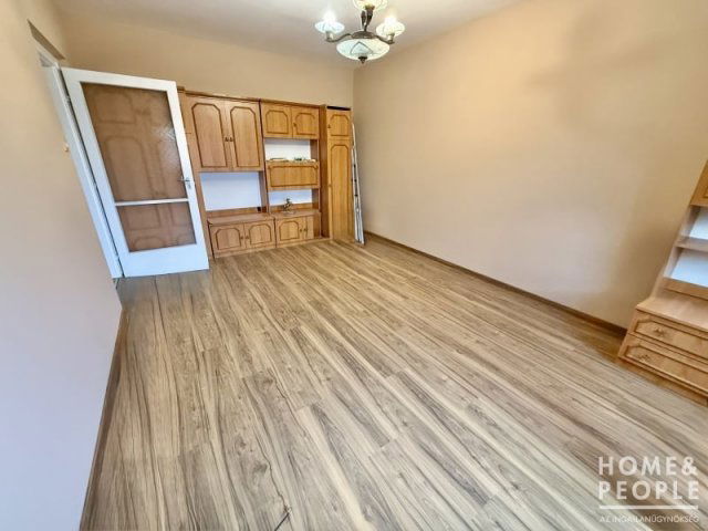 Eladó téglalakás, Szegeden 49.9 M Ft, 2 szobás